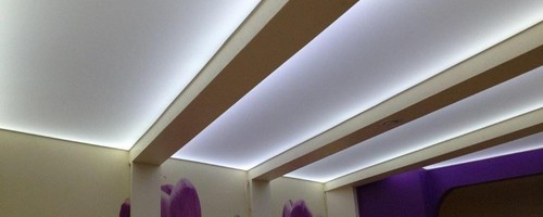 Натяжные потолки с подсветкой